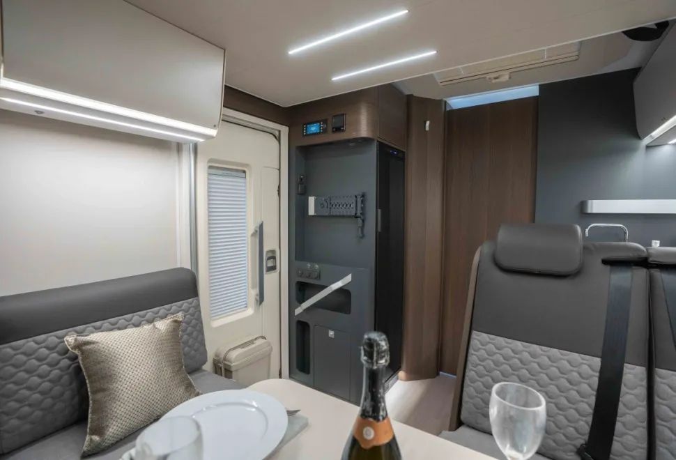 Adria Matrix Supreme 670 SC 180BHP Auto 2026