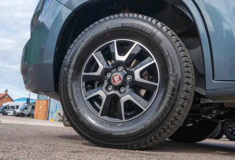 Swift Escape 684 140BHP 2024