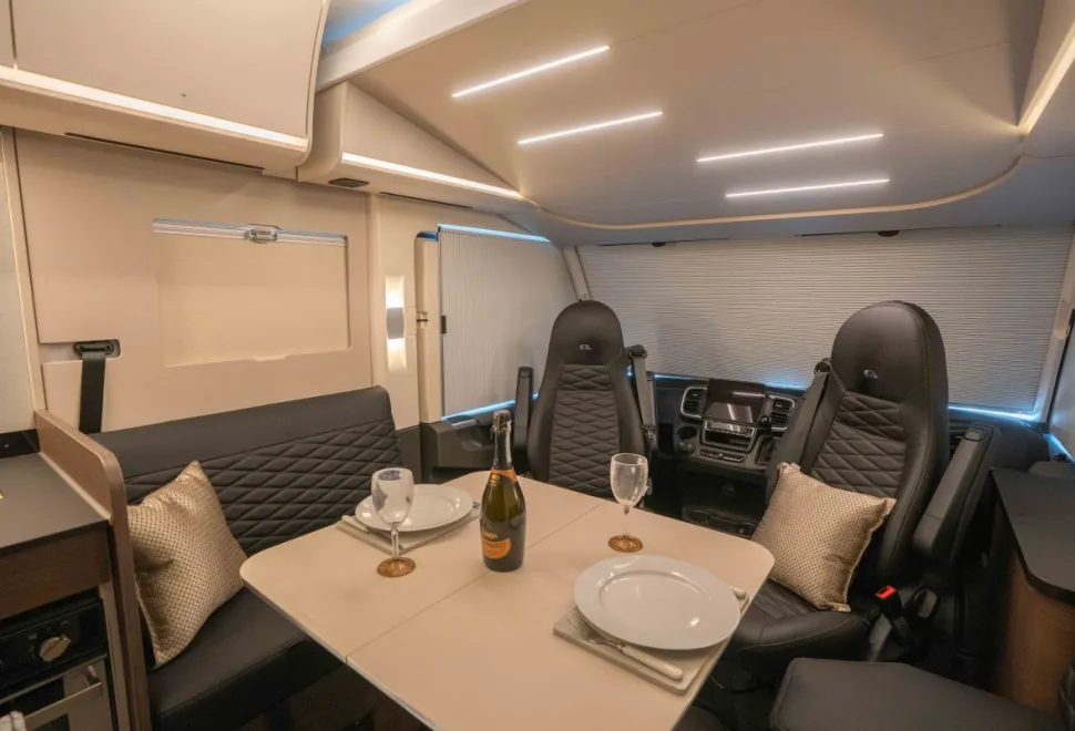 Adria Sonic Supreme 700 DC 180BHP Auto 2026