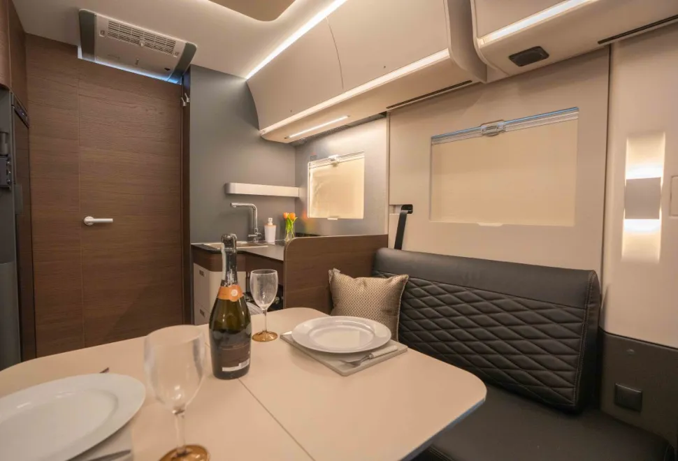 Adria Sonic Supreme 700 DC 180BHP Auto 2026