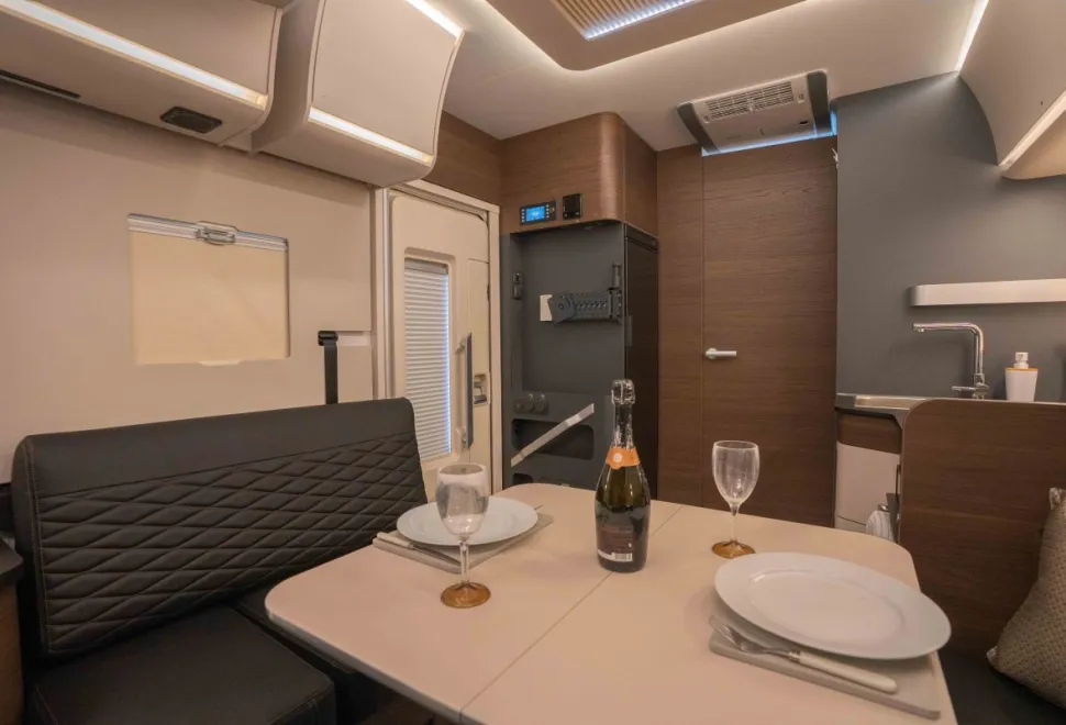 Adria Sonic Supreme 700 DC 180BHP Auto 2026