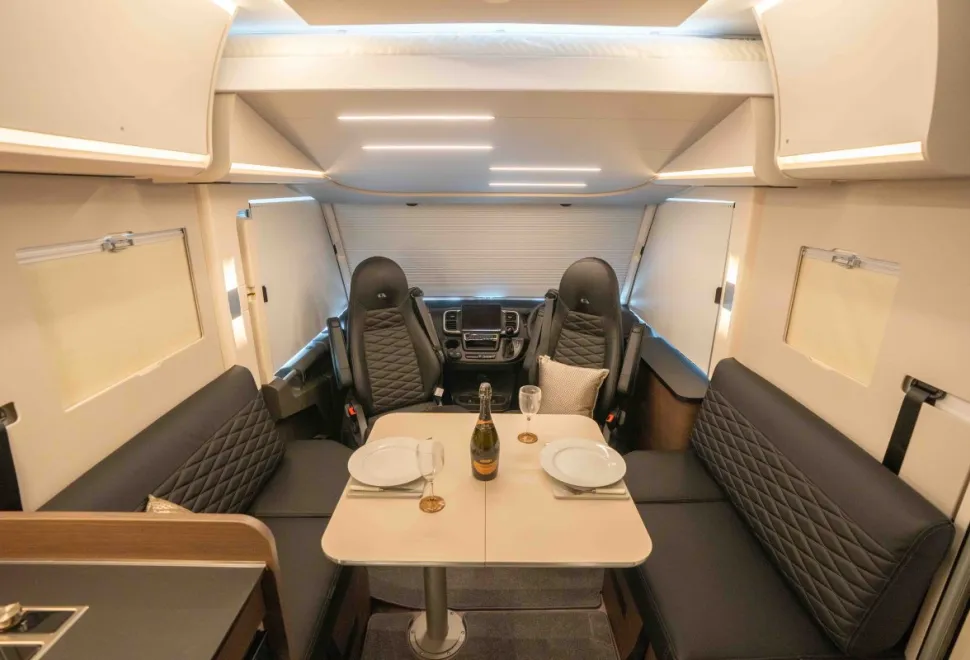 Adria Sonic Supreme 700 DC 180BHP Auto 2026