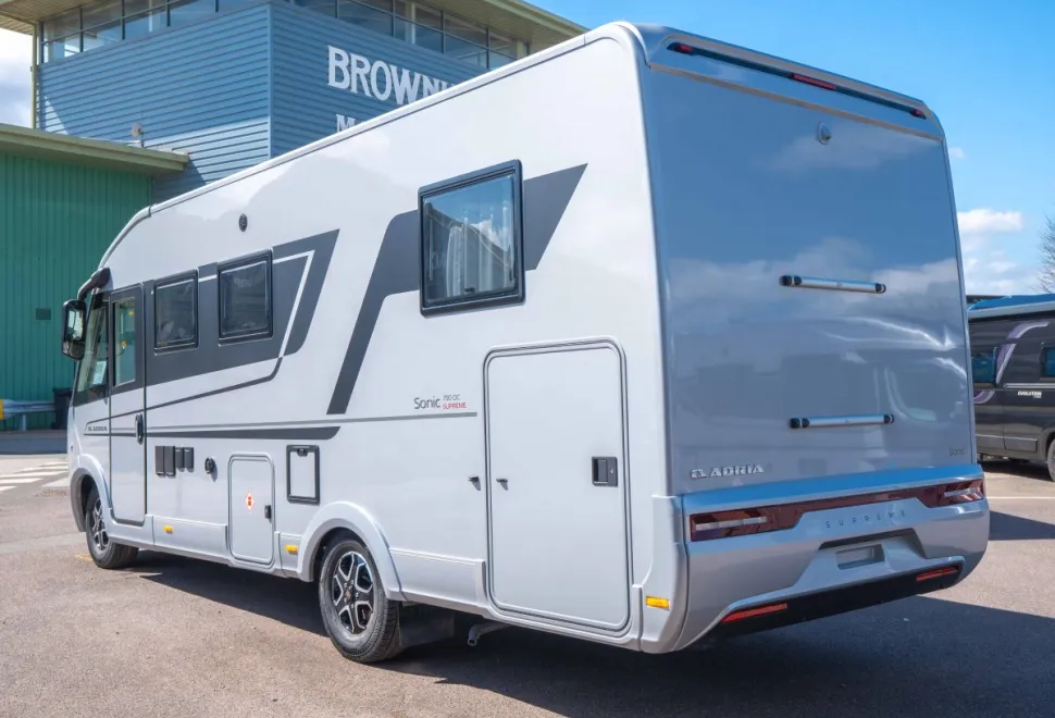 Adria Sonic Supreme 700 DC 180BHP Auto 2026
