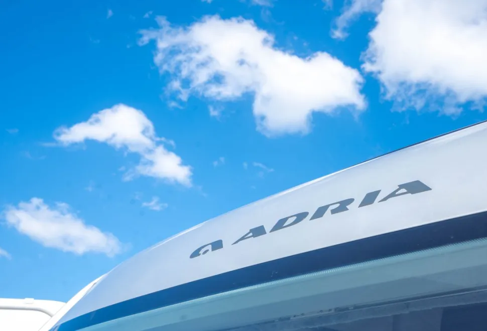 Adria Sonic Supreme 700 DC 180BHP Auto 2026