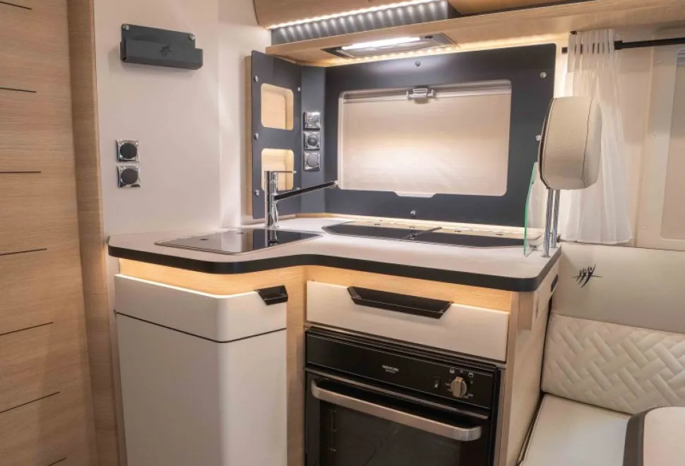 Rapido 8096DF Ultimate Line 180BHP Auto 2024