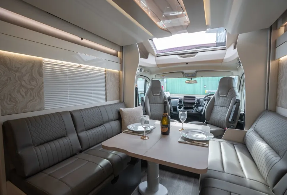 Swift Kon-Tiki 874 180BHP Auto 2026