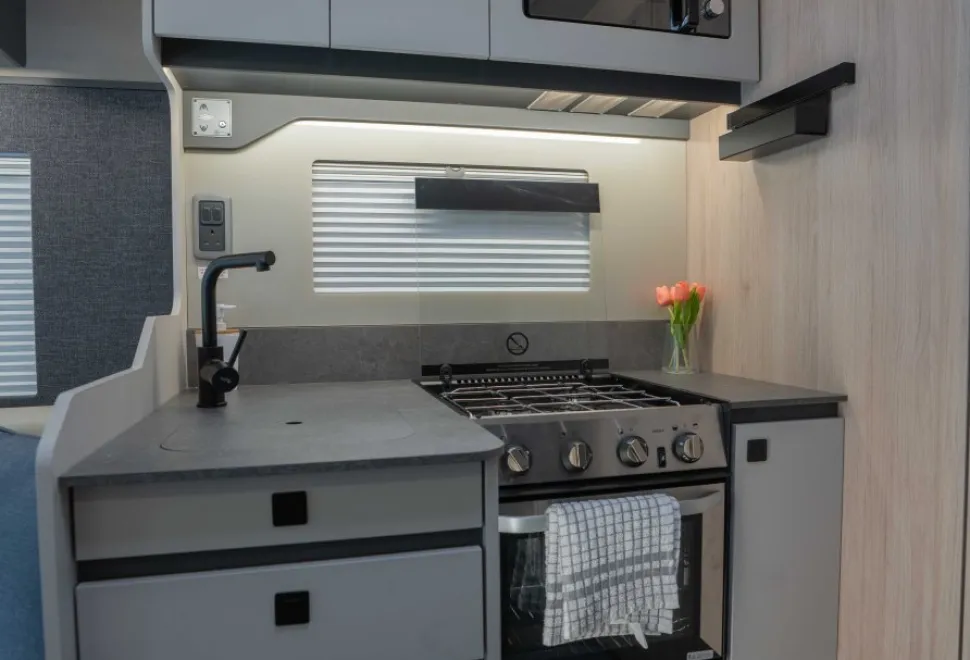 Autotrail F-Line F60 165BHP Auto 2026
