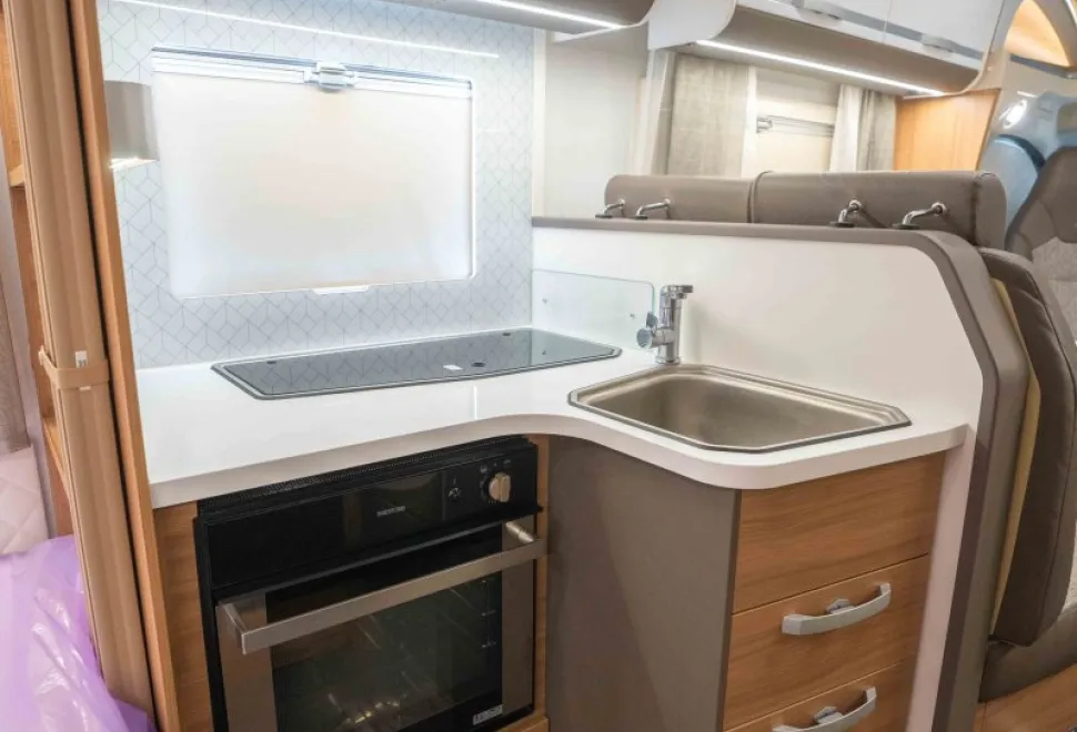 Adria Matrix Supreme 670 SLT 160BHP 2020