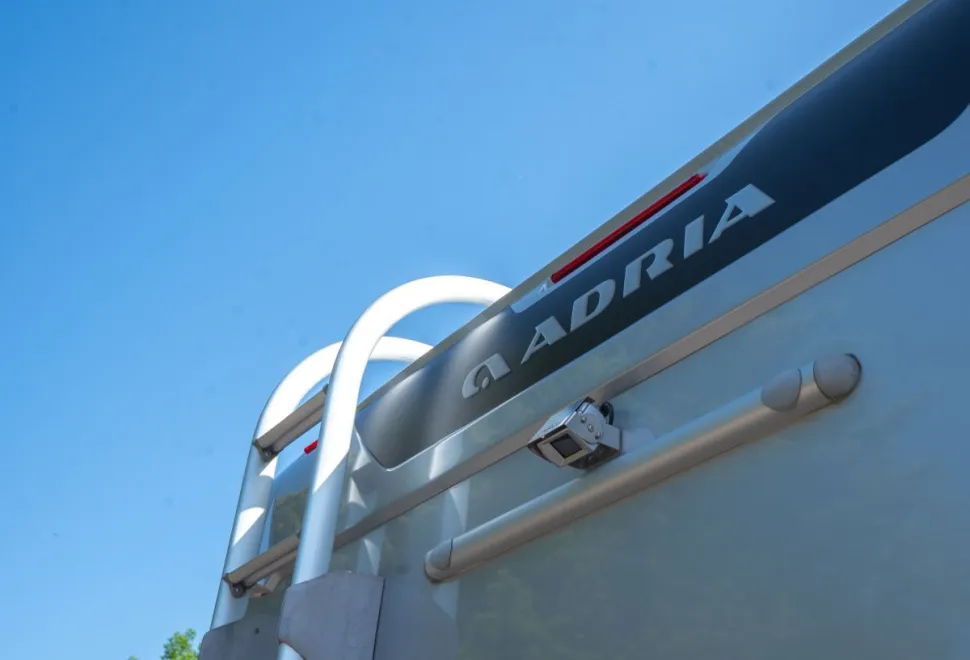 Adria Matrix Supreme 670 SLT 160BHP 2020