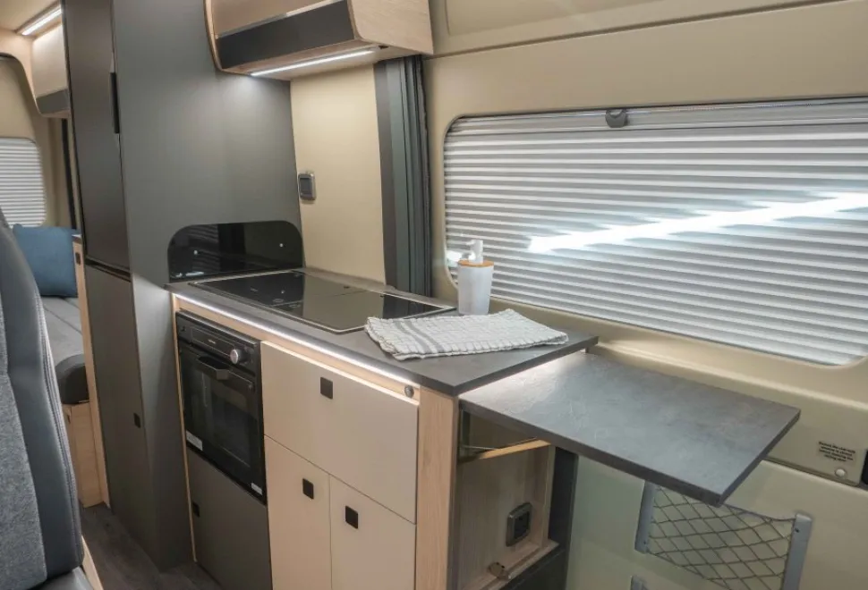 Autotrail Adventure 65 140BHP Auto 2026