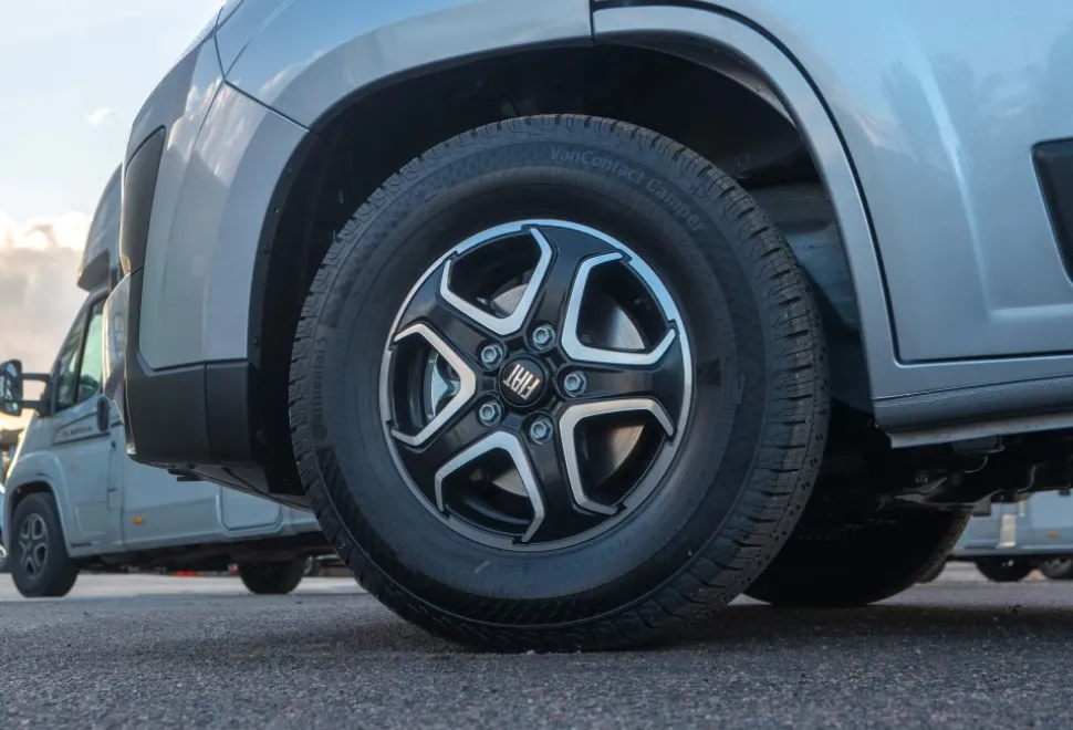 Autotrail Adventure 65 140BHP Auto 2026