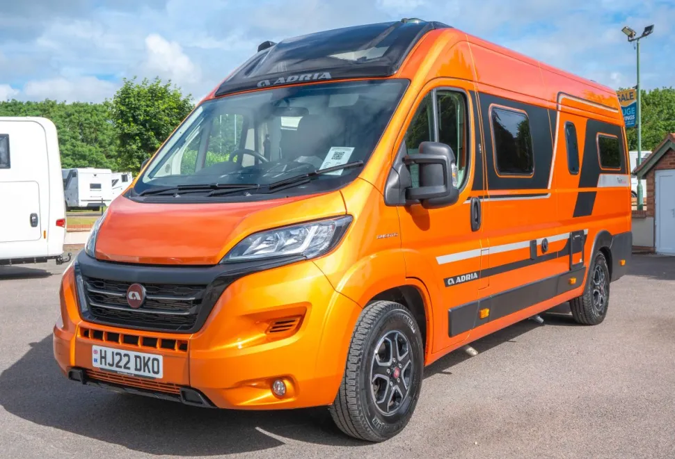 Adria Twin Supreme 640 SLB 140BHP Auto 2022