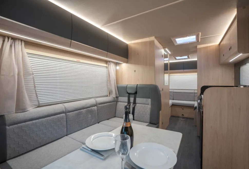 Autotrail Expedition C72 140BHP Auto 2026