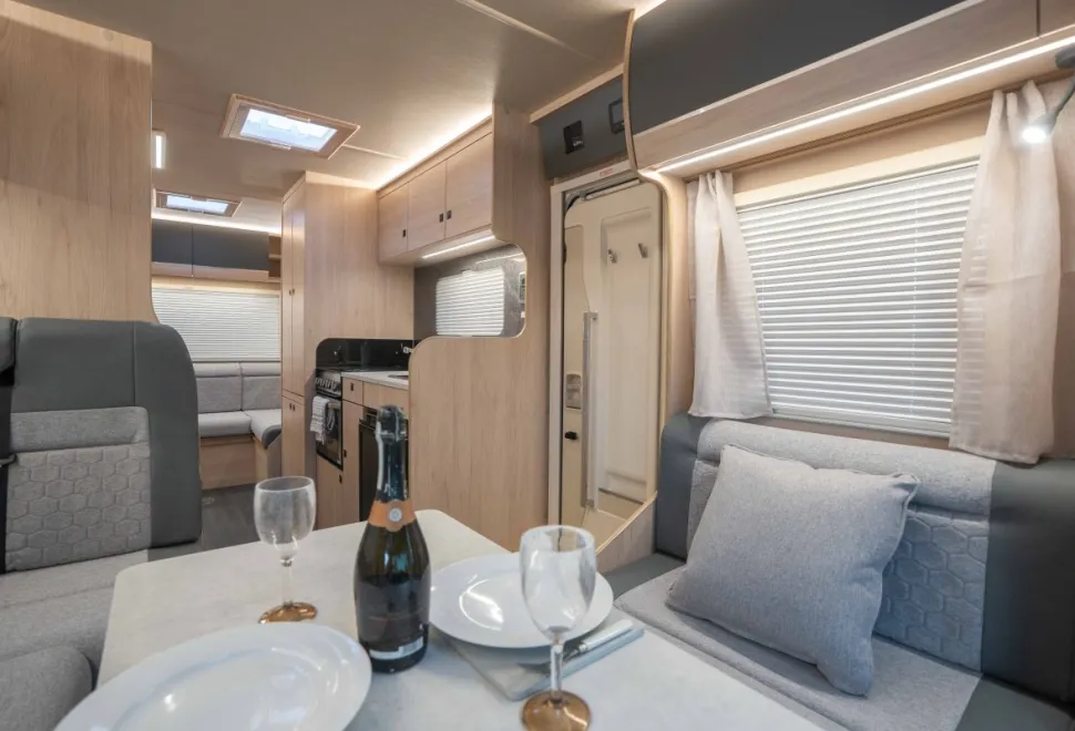 Autotrail Expedition C72 140BHP Auto 2026