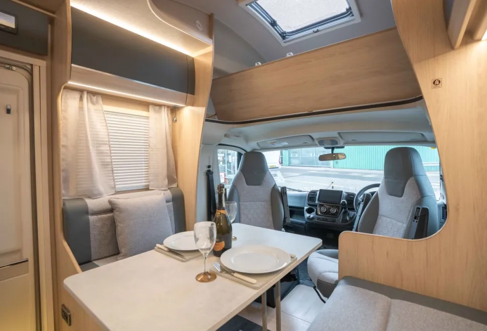 Autotrail Expedition C73 140BHP Auto 2026