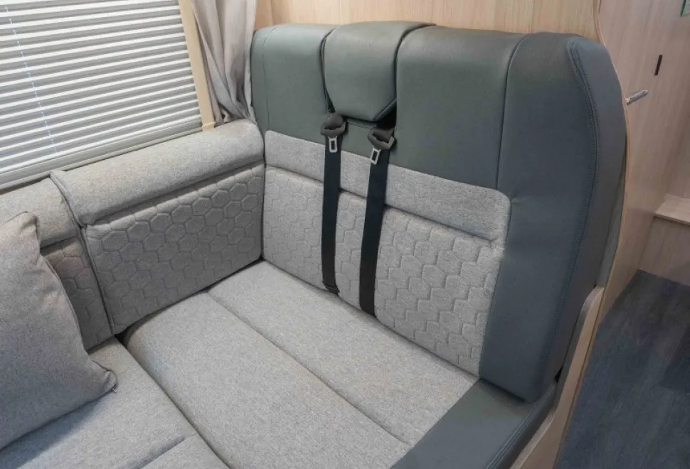 Autotrail Expedition C73 140BHP Auto 2026