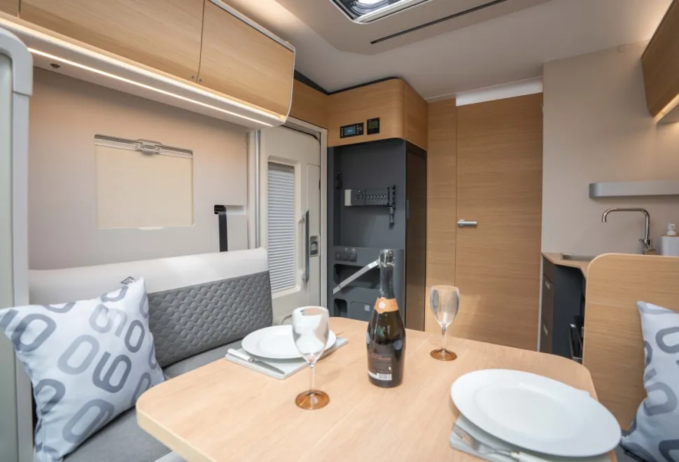 Adria Coral 670 DL 60Y 140BHP Auto 2025