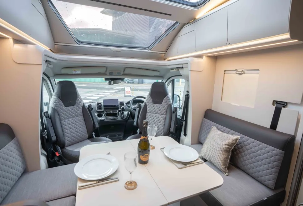 Adria Coral Supreme 670 DC 180BHP Auto 2026