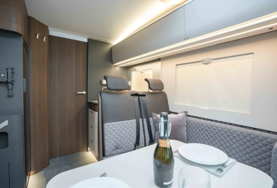 Adria Coral Supreme 670 SL 180BHP Auto 2026