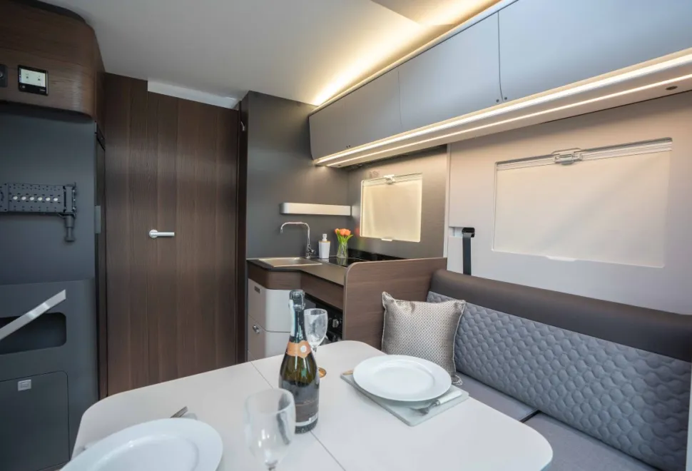 Adria Coral Supreme 670 DC 180BHP Auto 2026