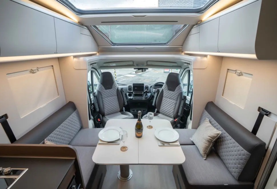 Adria Coral Supreme 670 DC 180BHP Auto 2026
