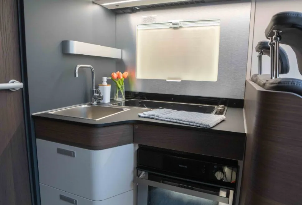 Adria Coral Supreme 670 SL 180BHP Auto 2026