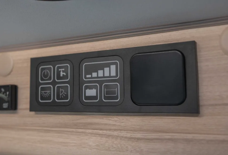Elddis Evolution CV80 140BHP Auto 2026