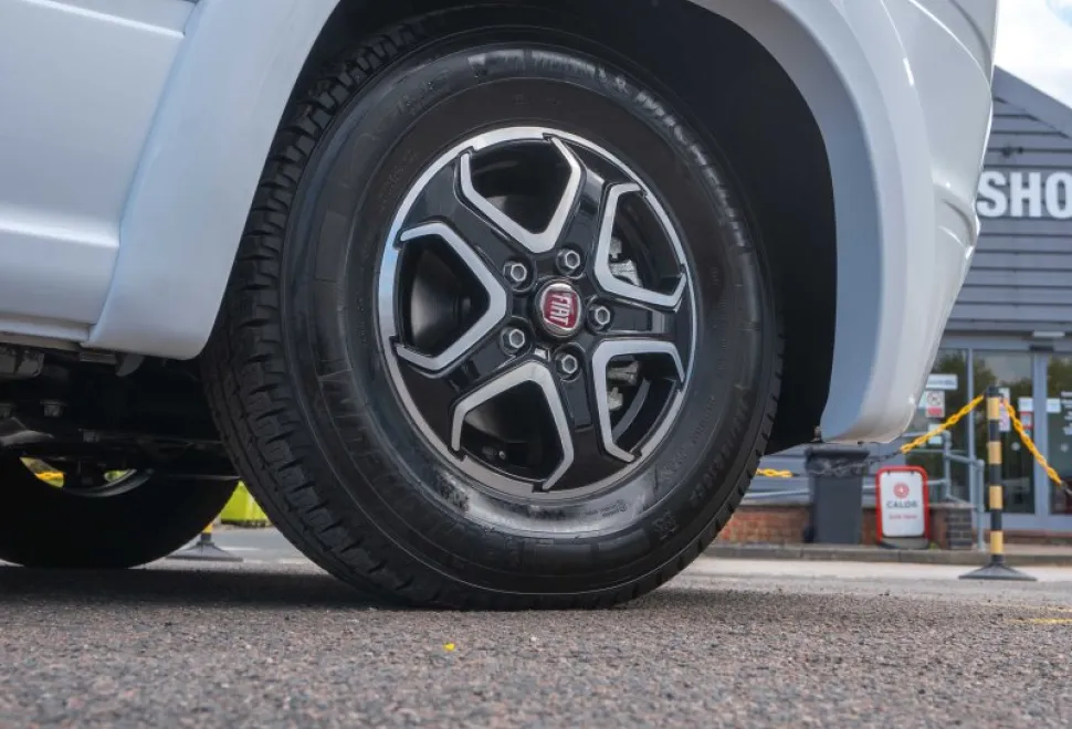 Dethleffs Trend i7057DBL 180BHP Auto 2025