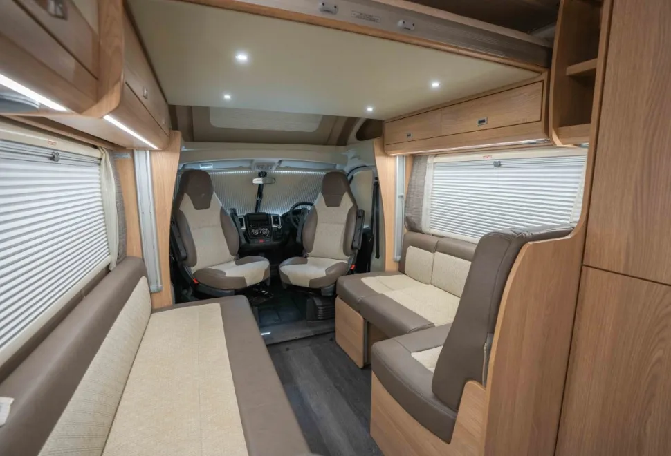Autotrail Tracker EKS 140BHP 2021