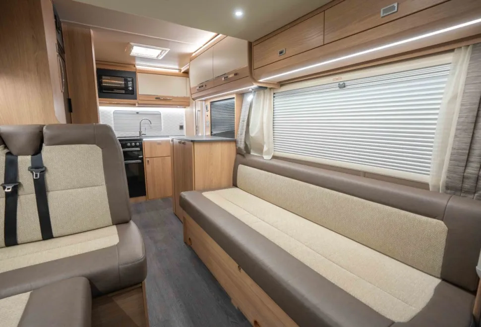 Autotrail Tracker EKS 140BHP 2021