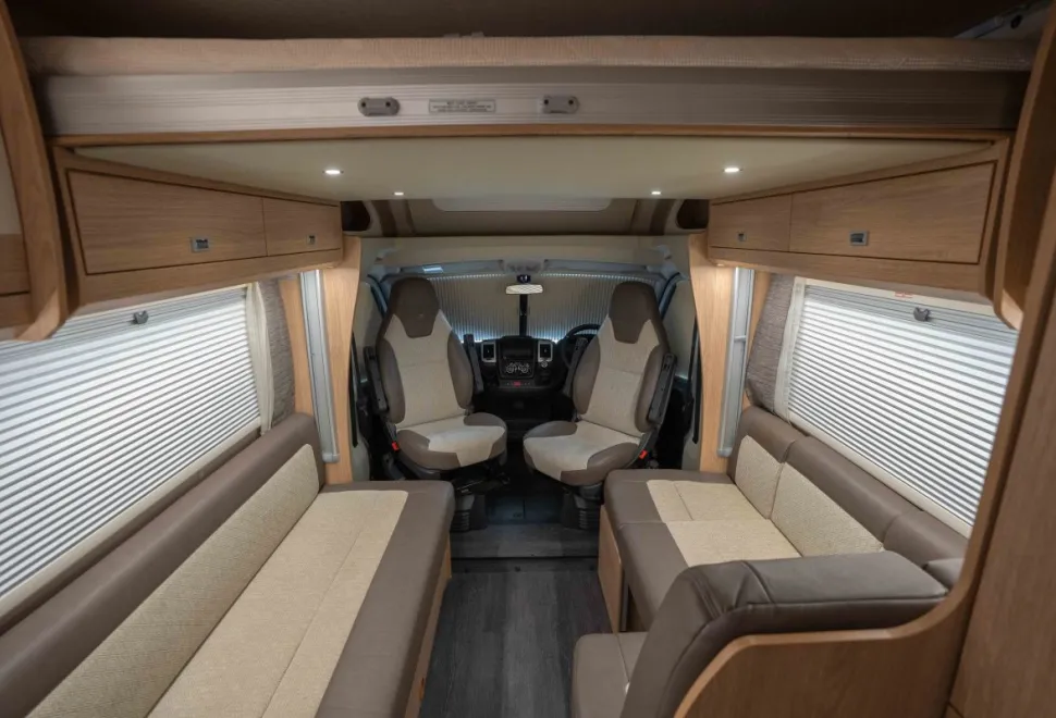 Autotrail Tracker EKS 140BHP 2021