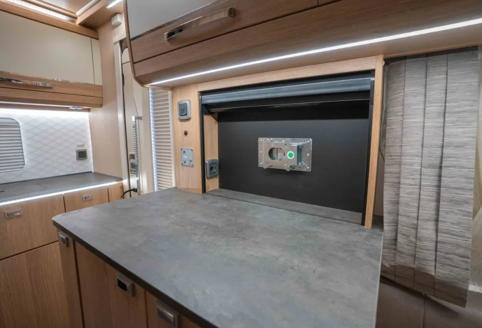 Autotrail Tracker EKS 140BHP 2021