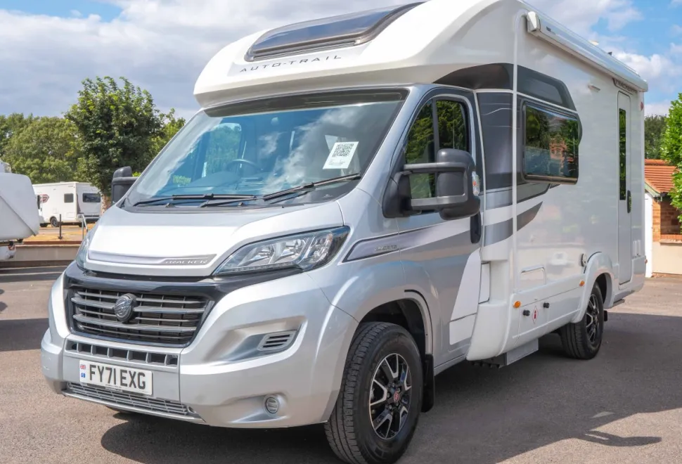 Autotrail Tracker EKS 140BHP 2021