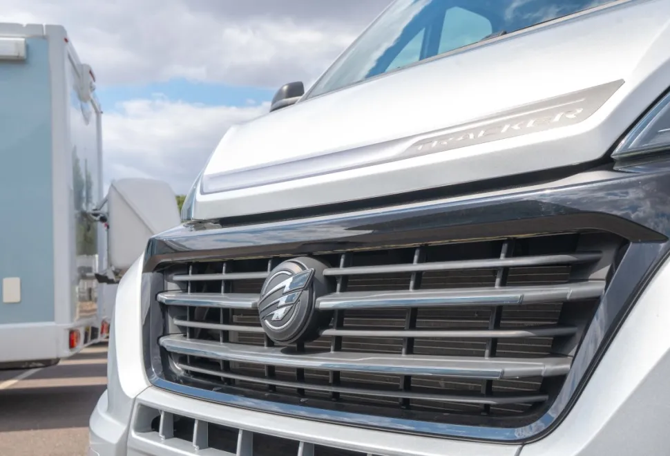 Autotrail Tracker EKS 140BHP 2021