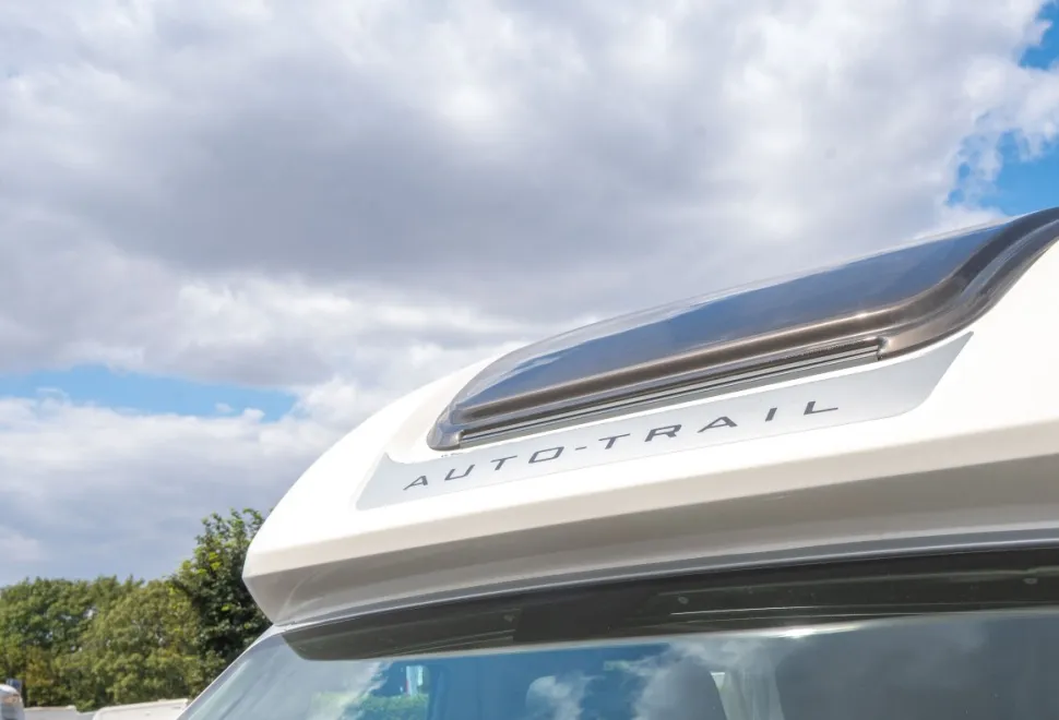 Autotrail Tracker EKS 140BHP 2021