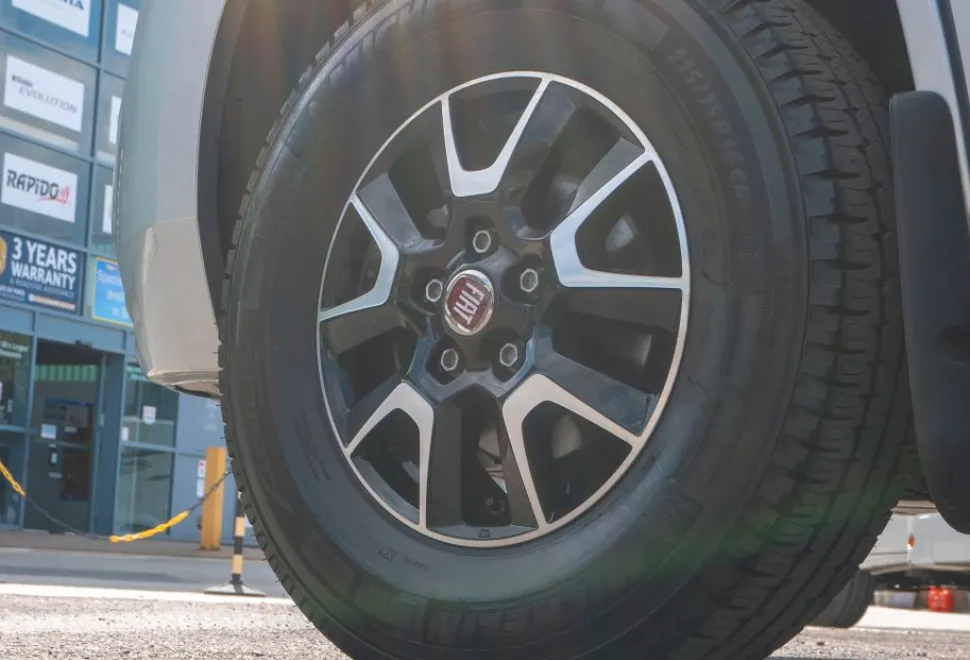 Autotrail Tracker EKS 140BHP 2021