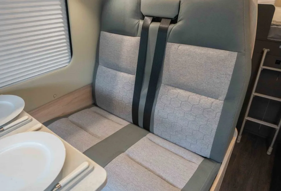 Autotrail Expedition 68 140BHP Auto 2026