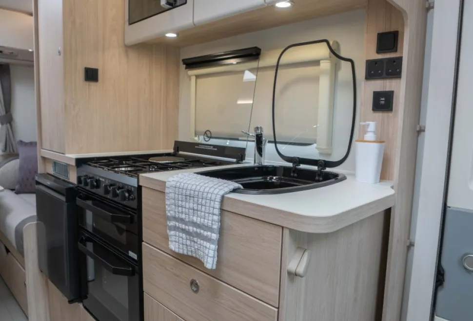 Elddis Evolution 135 140BHP Auto 2025