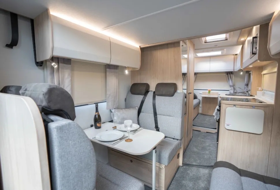 Elddis Evolution 196+ 140BHP 2026