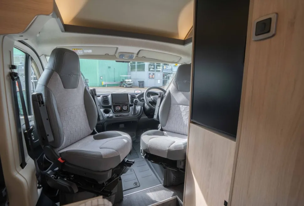Autotrail Expedition 54 140BHP Auto 2026