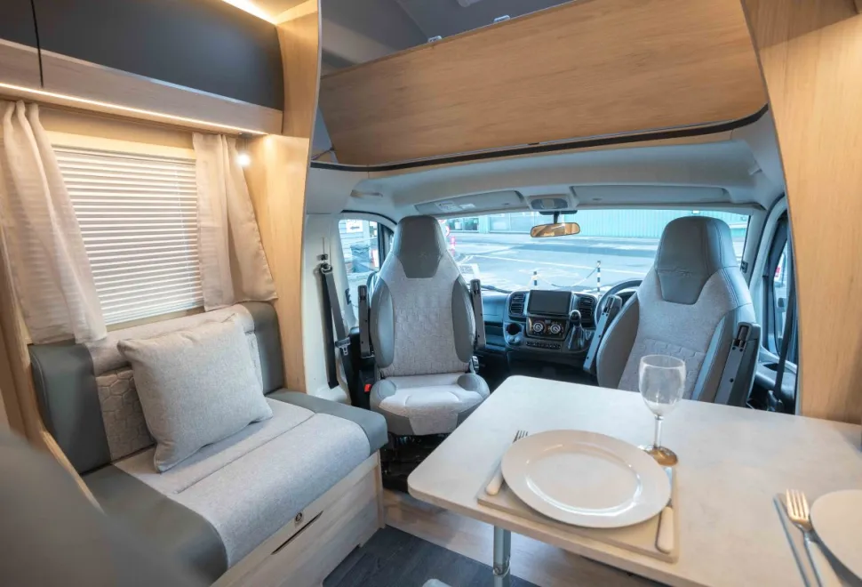 Autotrail Expedition C71 140BHP Auto 2026