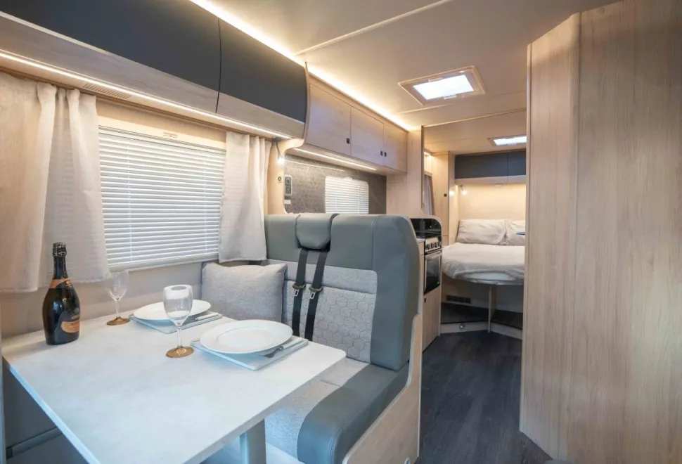 Autotrail Expedition C71 140BHP Auto 2026