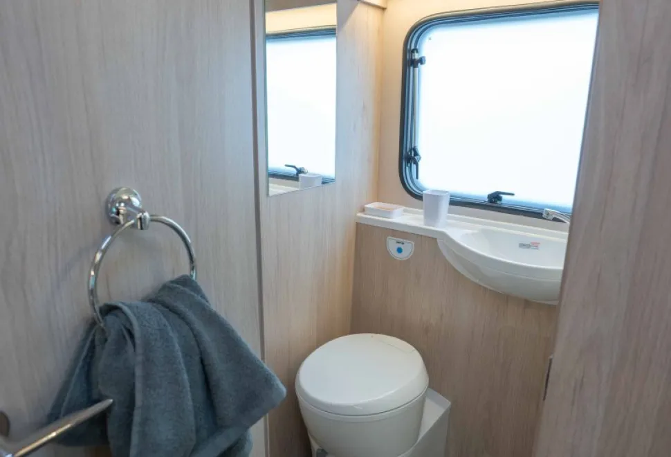 Autotrail Expedition C71 140BHP Auto 2026