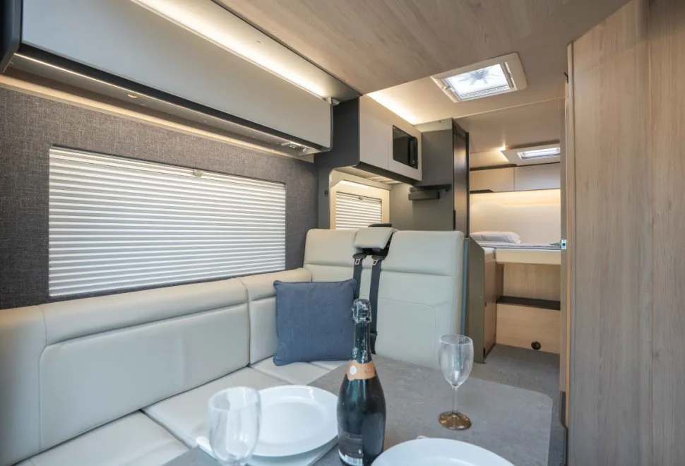 Autotrail F-Line F70 165BHP Auto 2026