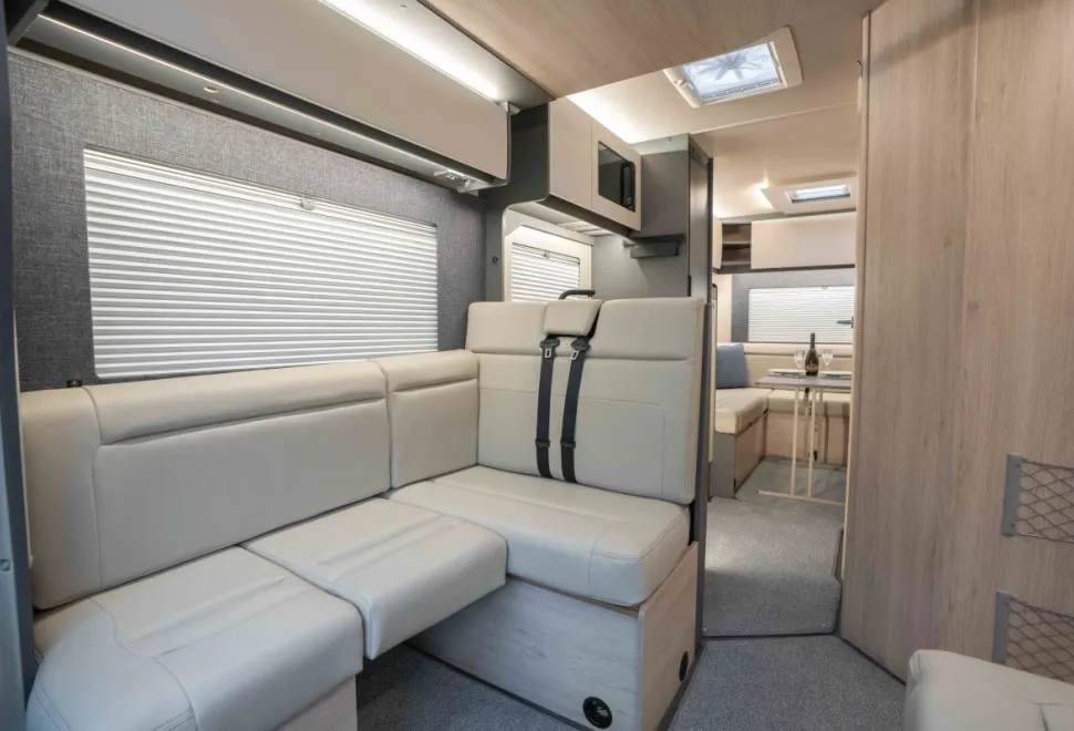 Autotrail F-Line F72 165BHP Auto 2026