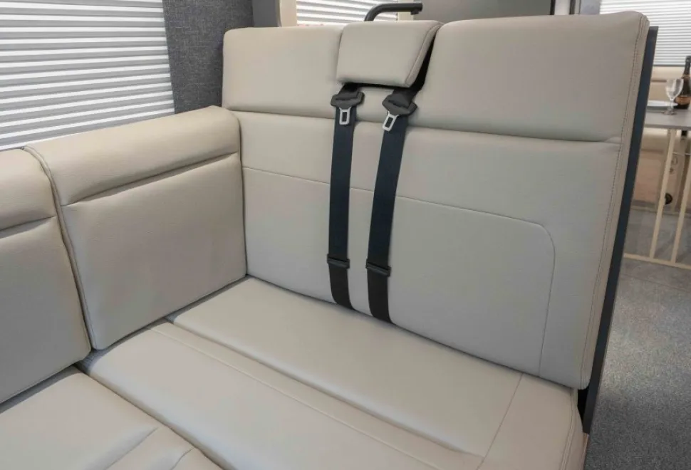 Autotrail F-Line F72 165BHP Auto 2026