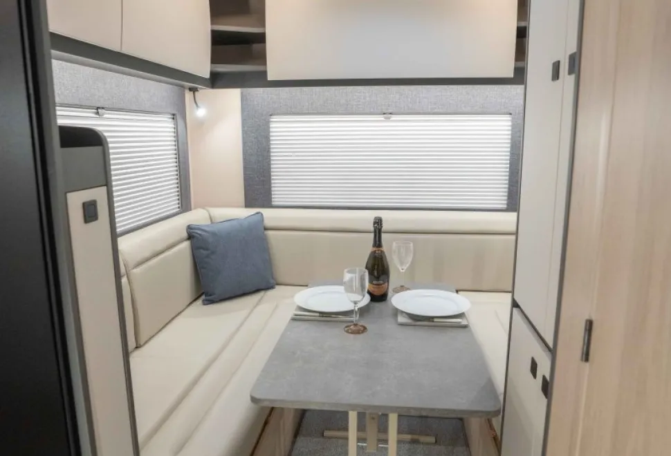 Autotrail F-Line F72 165BHP 2026