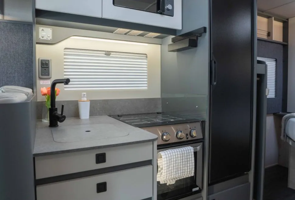 Autotrail F-Line F74 165BHP Auto 2026