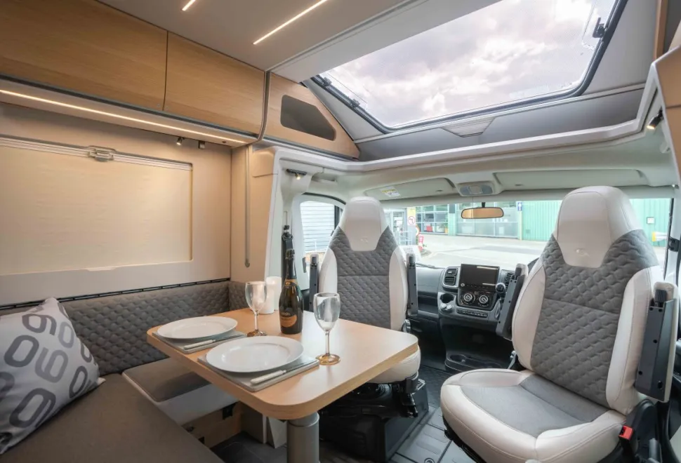 Adria Matrix 670 SL 60Y 140BHP Auto 2026