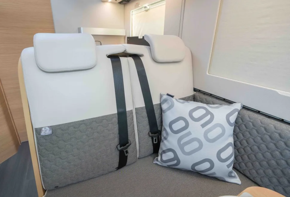Adria Matrix 670 SL 60Y 140BHP Auto 2026